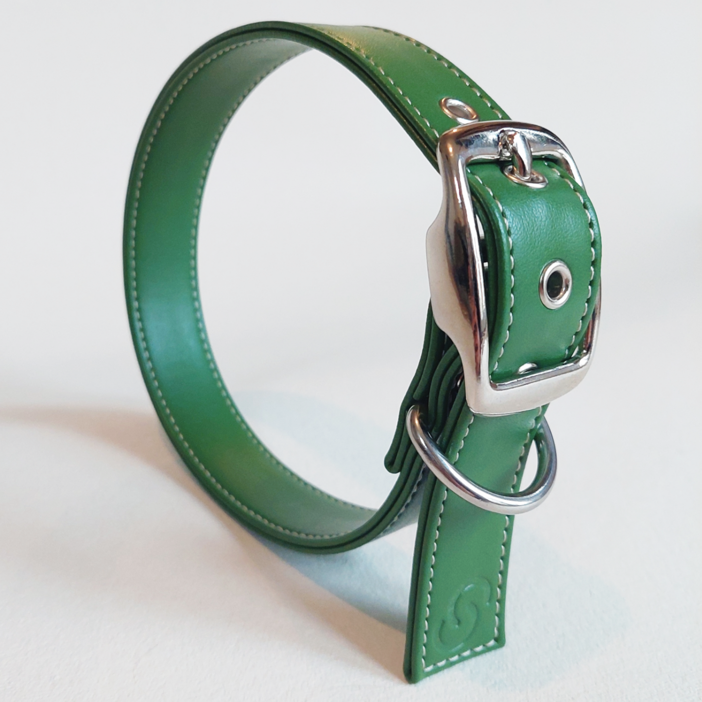 Luxury Vegan Apple Leather Dog Collar – British Handmade Ethical Pet Collar